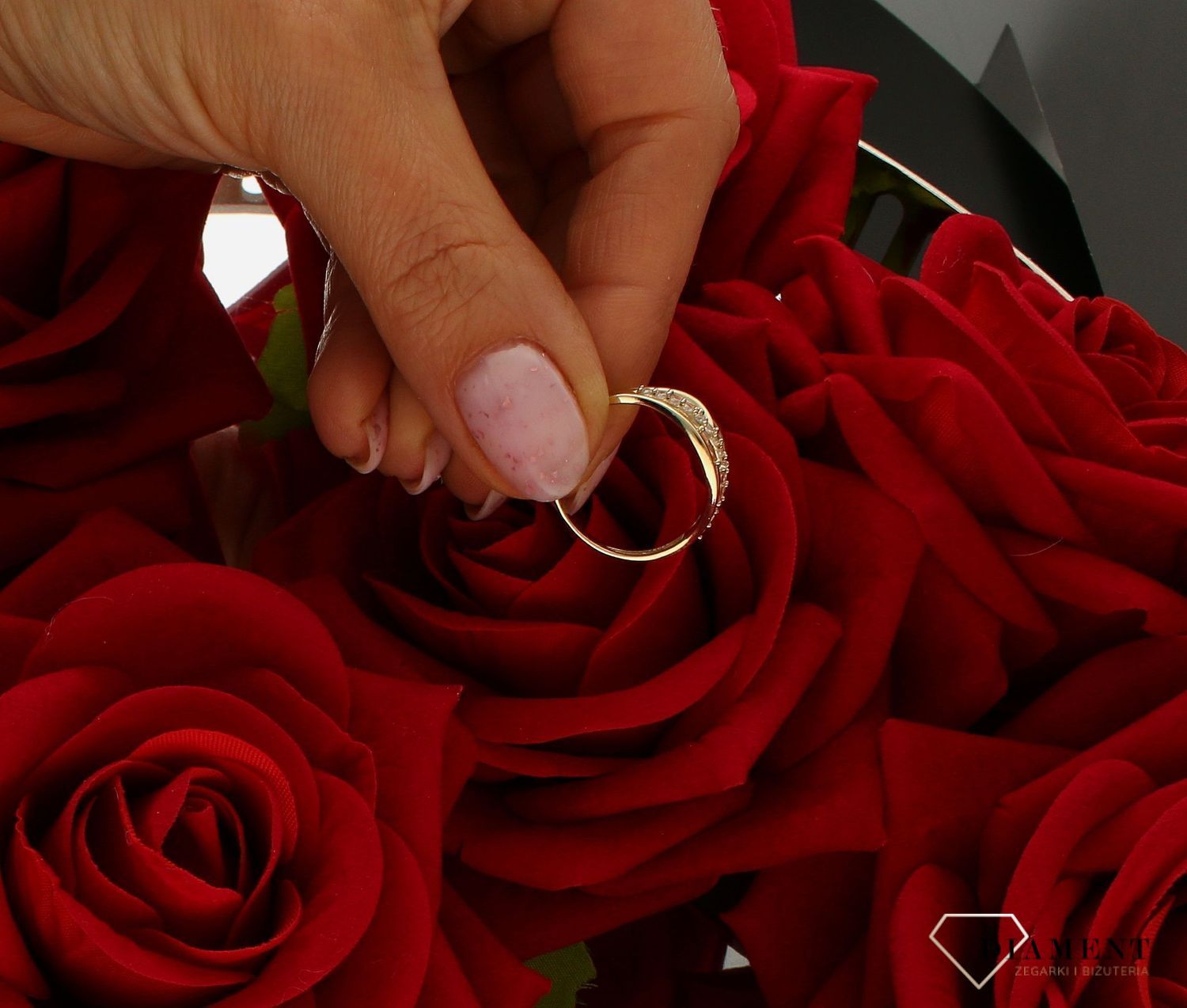 Pierścionek damski złoty szeroki szampańskie cyrkonie próba 375 PI 4498D 375.  Złota biżuteria na prezent. Pierścionki złote na (2).jpg